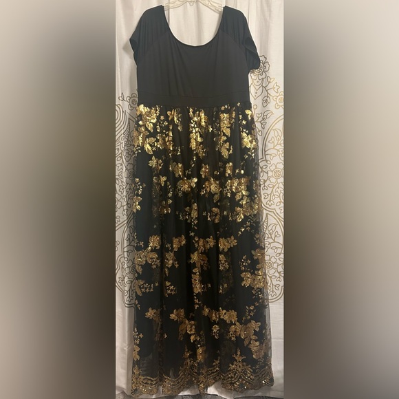 Black& Gold sequence stitched long lined dress w/ stretch- size n/a - Picture 2 of 11